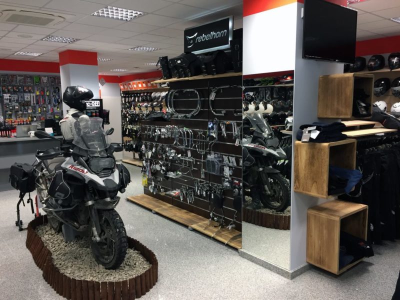 Wyposażenie sklepu motozykowego
